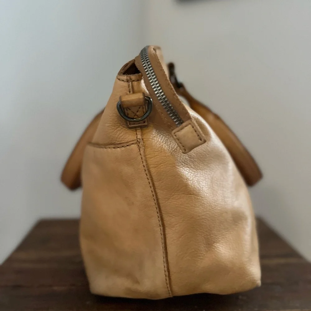 American Leather Company Camel Brown Zip Closure Medium Size handbag Purse. - Picture 4 of 15